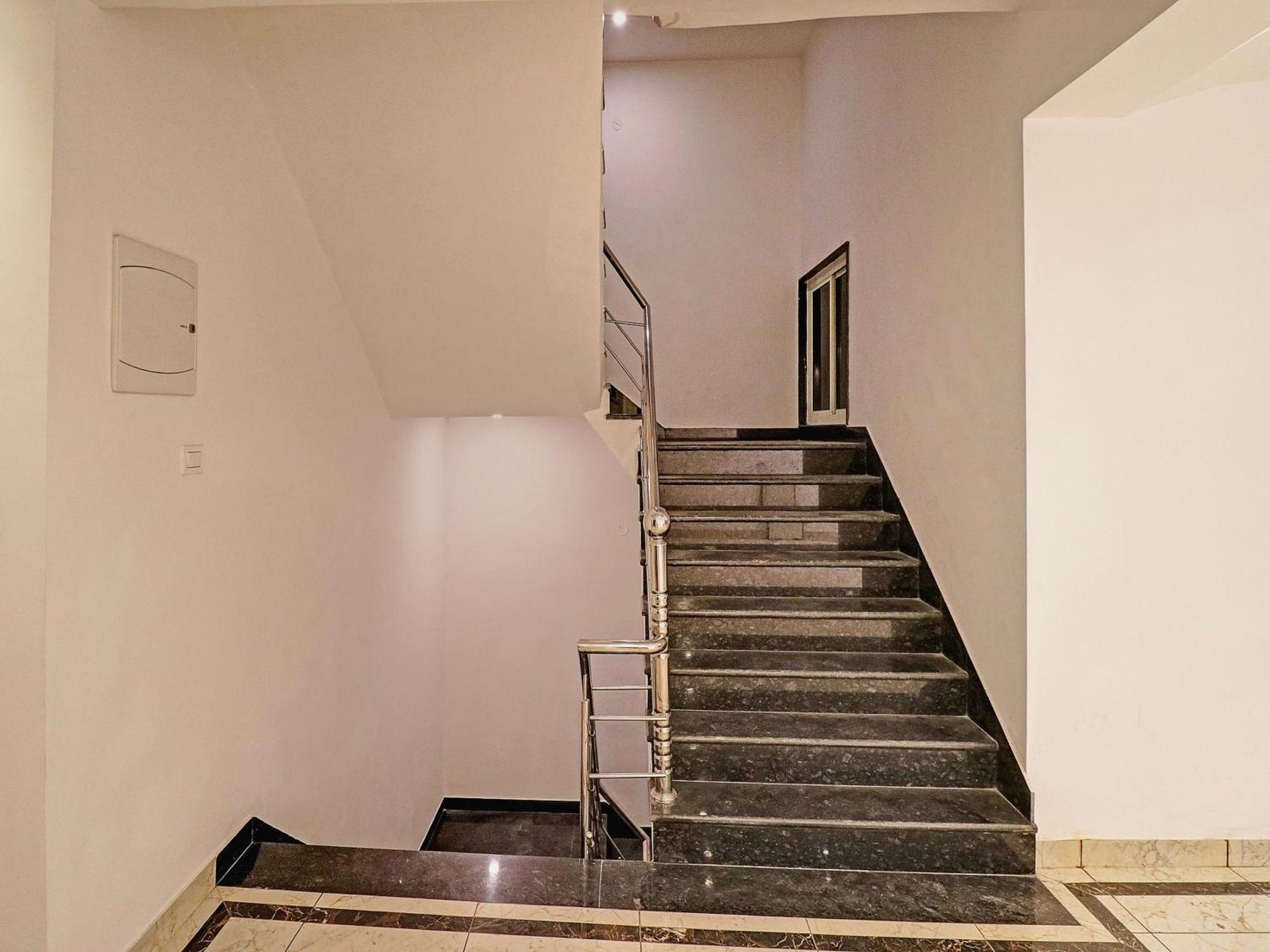 Townhouse Tark Inn New Delhi Exteriör bild