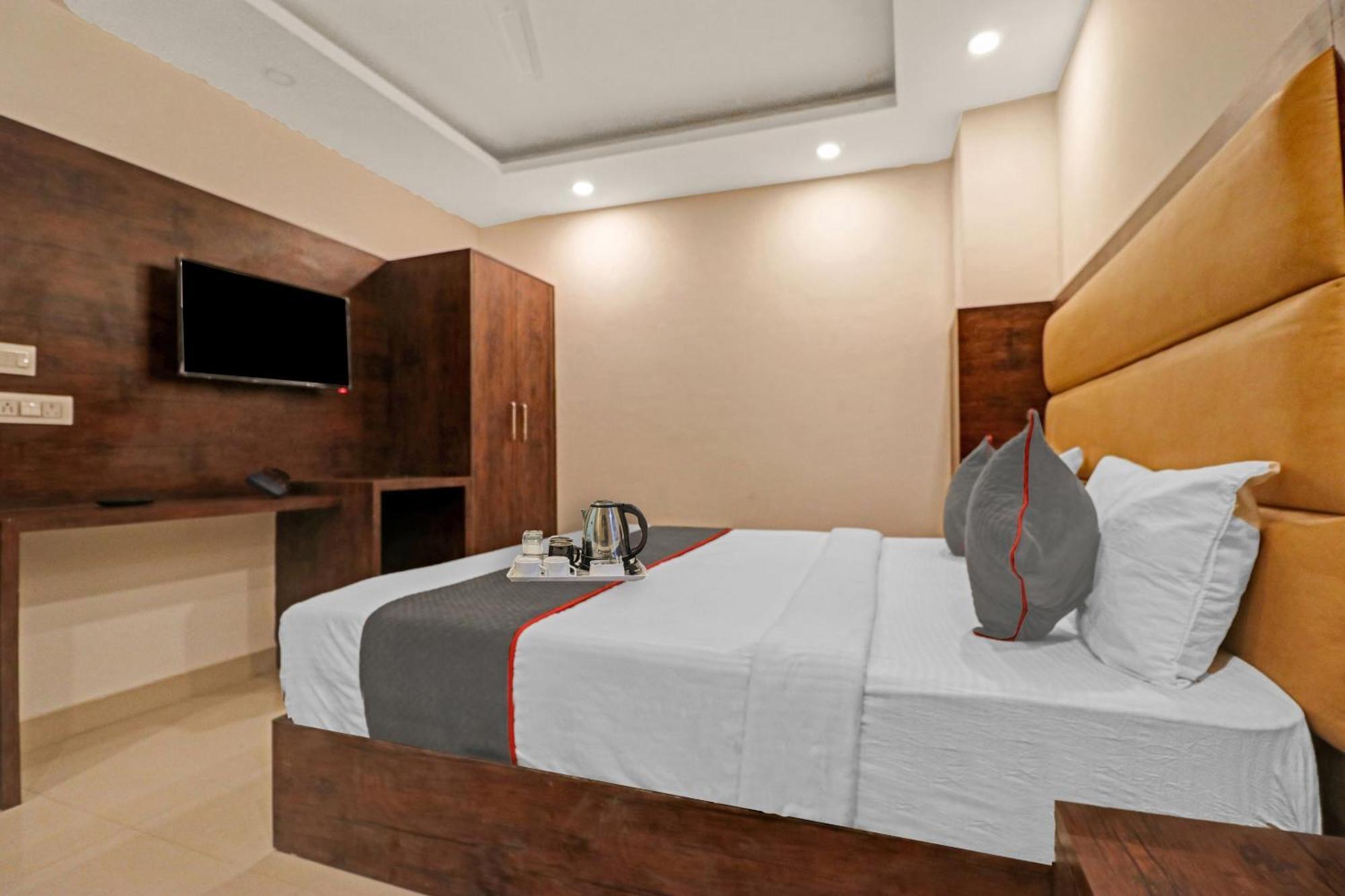 Townhouse Tark Inn New Delhi Exteriör bild
