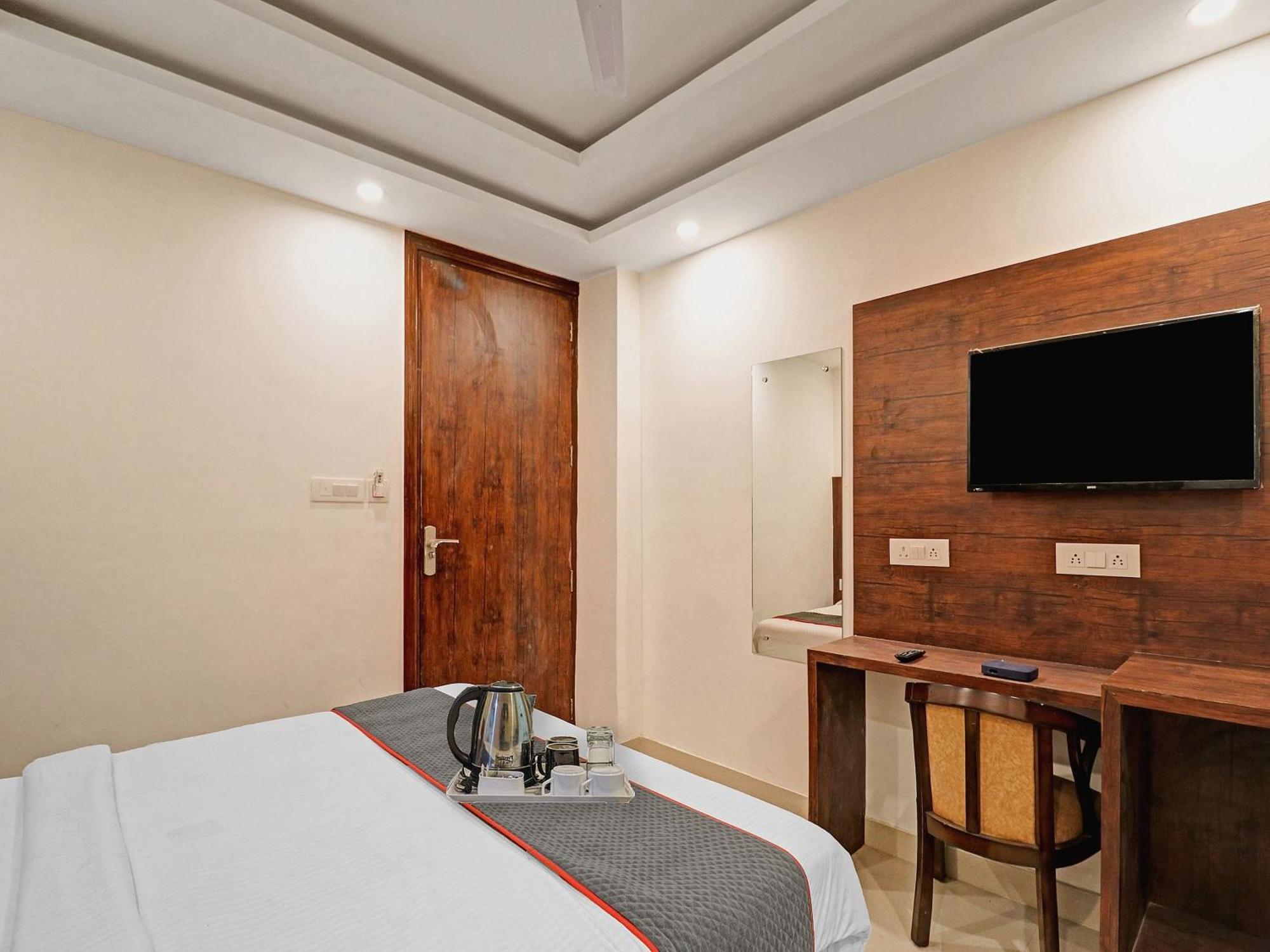 Townhouse Tark Inn New Delhi Exteriör bild