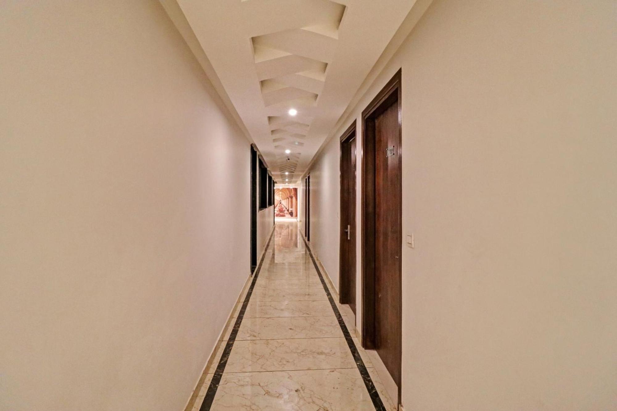 Townhouse Tark Inn New Delhi Exteriör bild