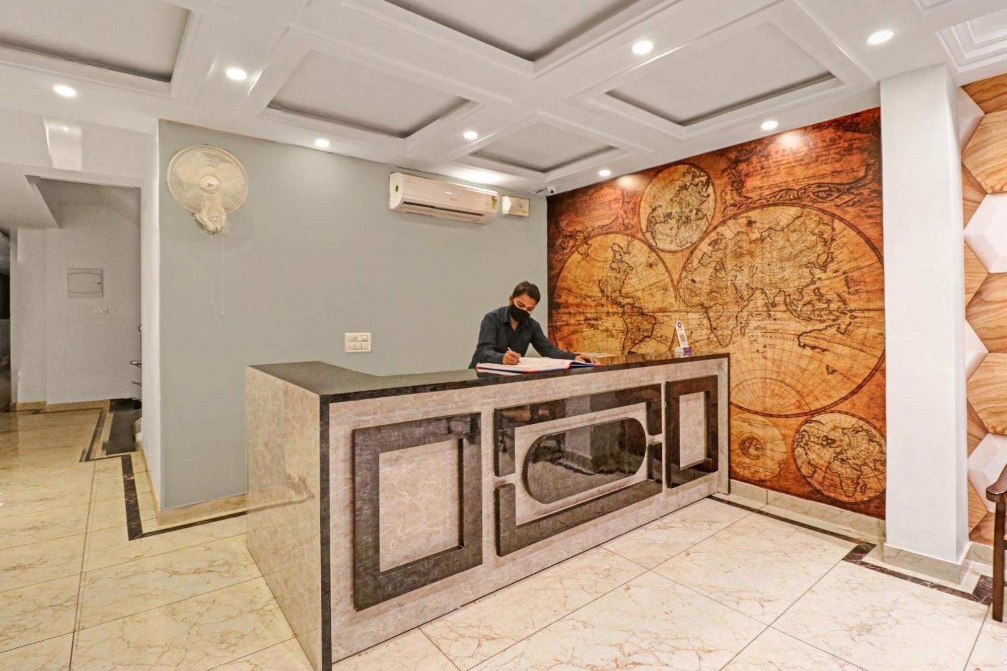 Townhouse Tark Inn New Delhi Exteriör bild