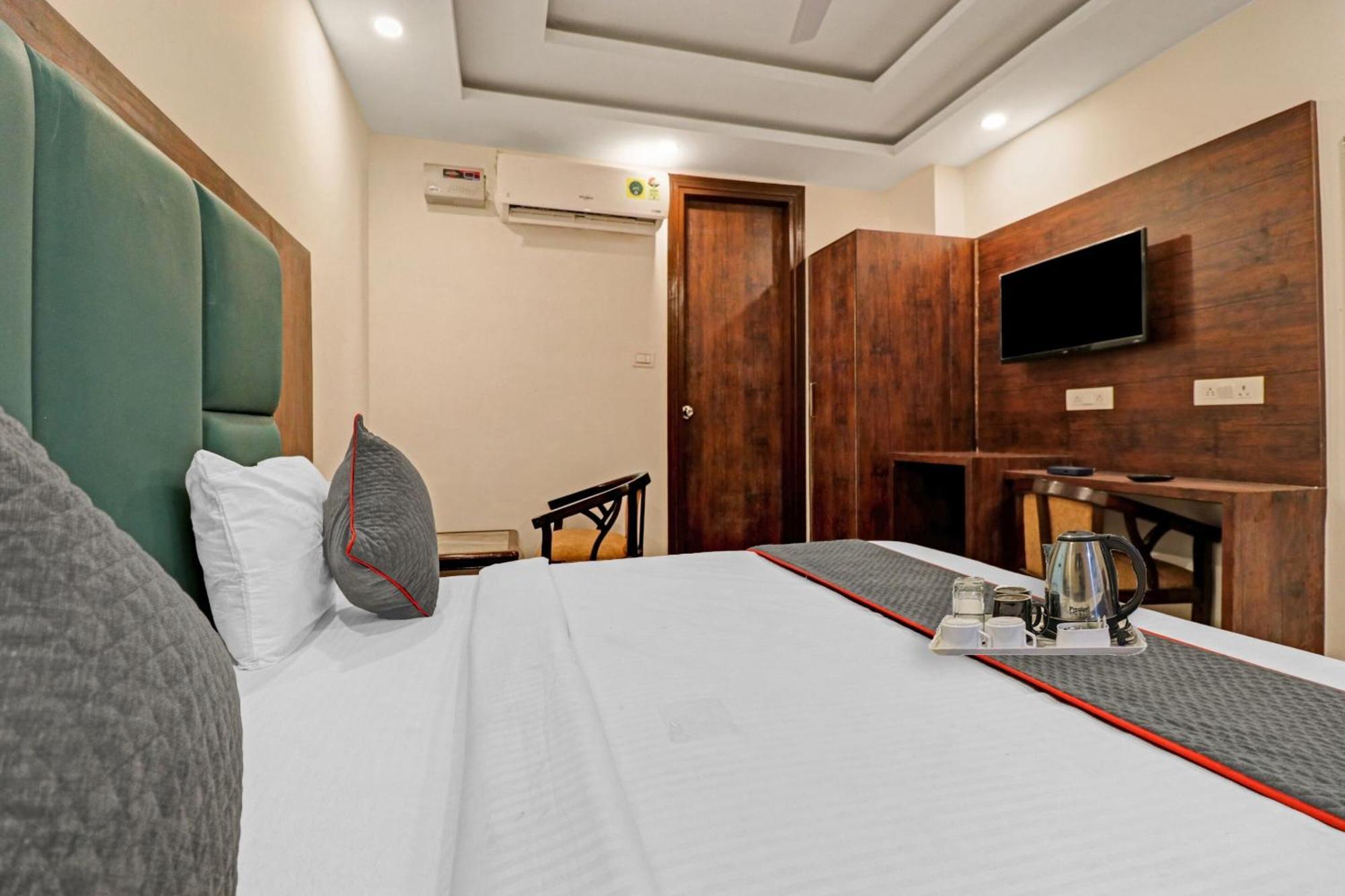 Townhouse Tark Inn New Delhi Exteriör bild