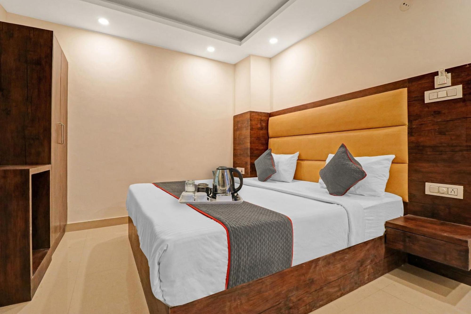 Townhouse Tark Inn New Delhi Exteriör bild