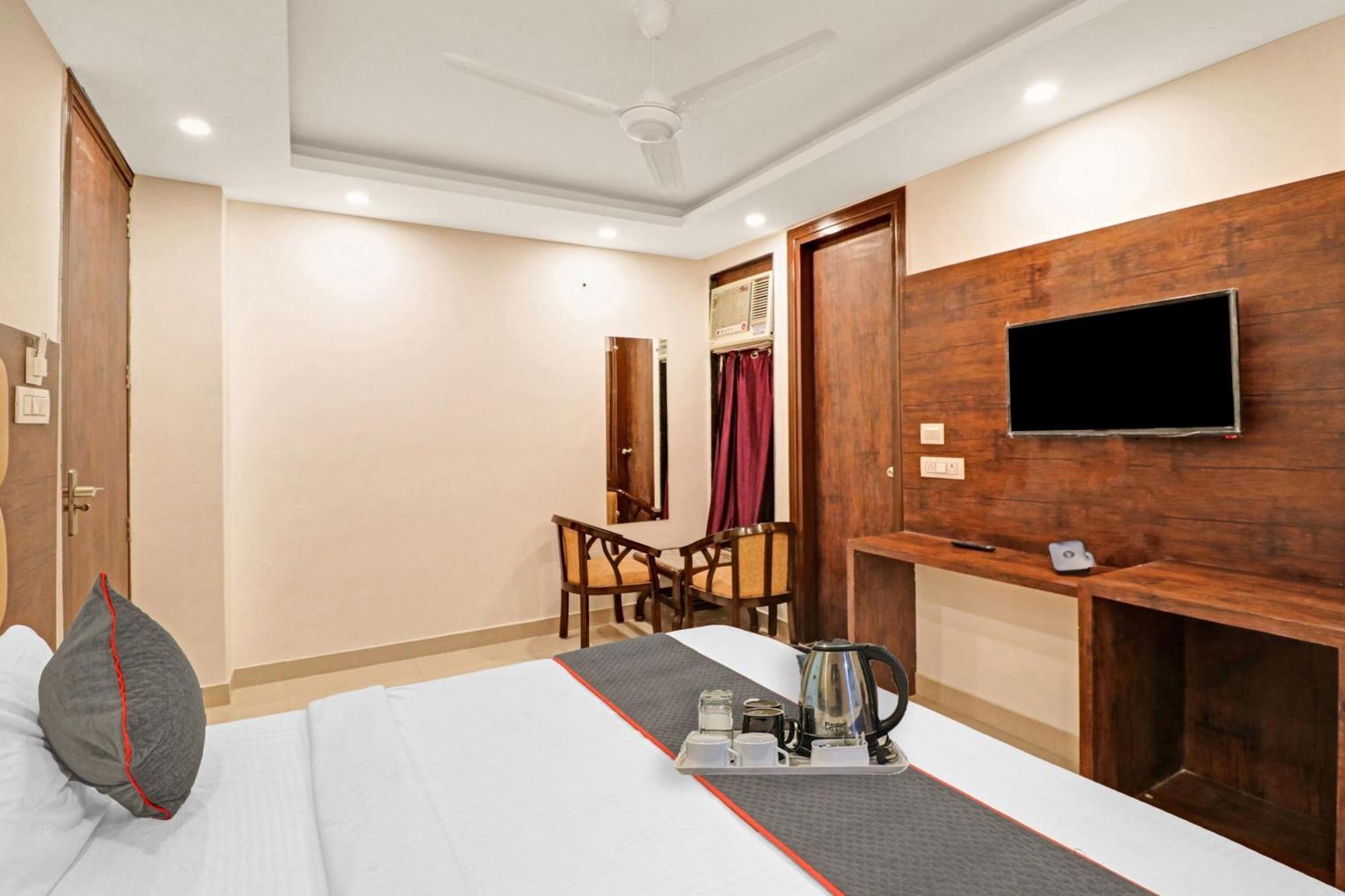 Townhouse Tark Inn New Delhi Exteriör bild