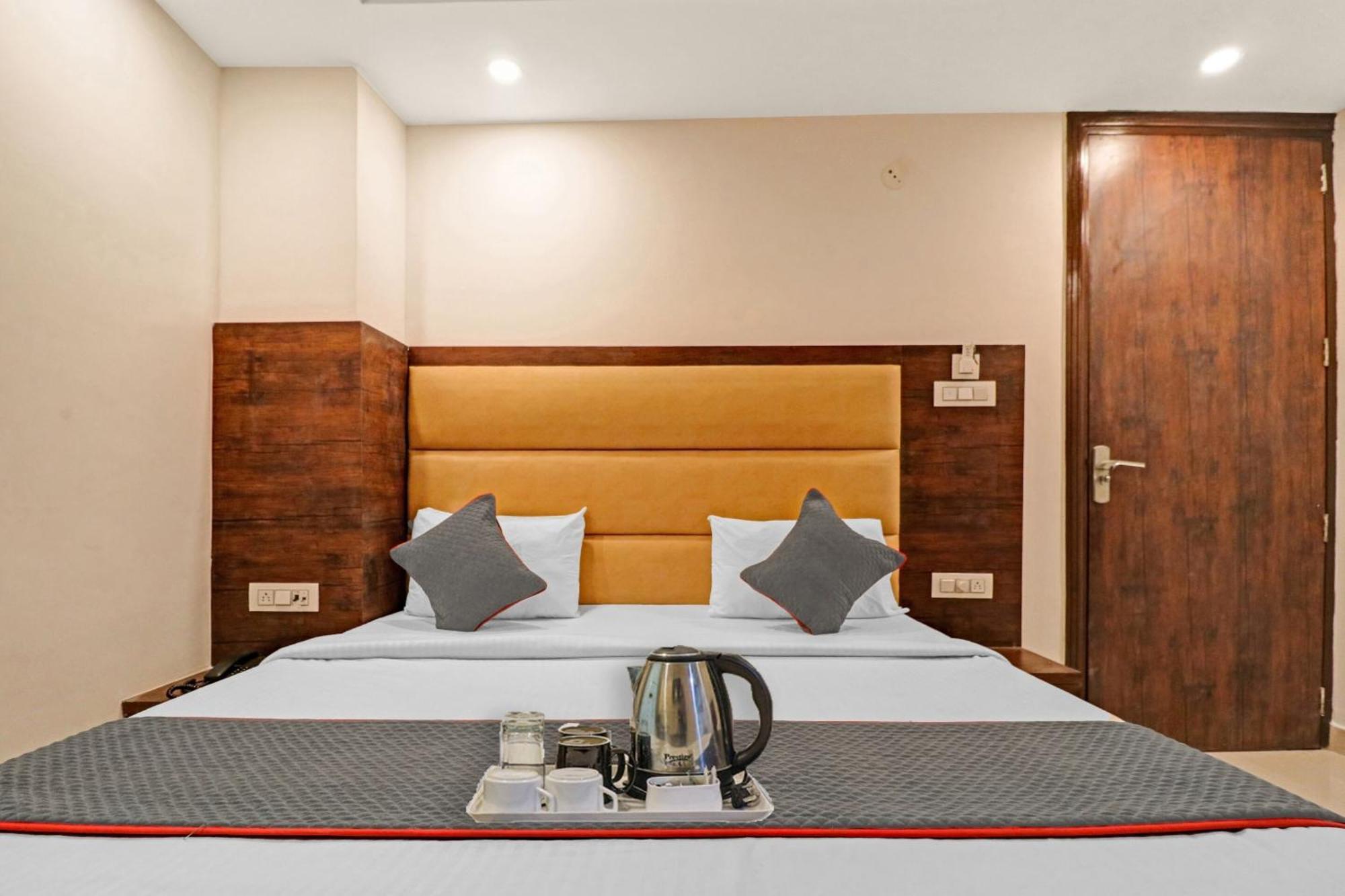 Townhouse Tark Inn New Delhi Exteriör bild