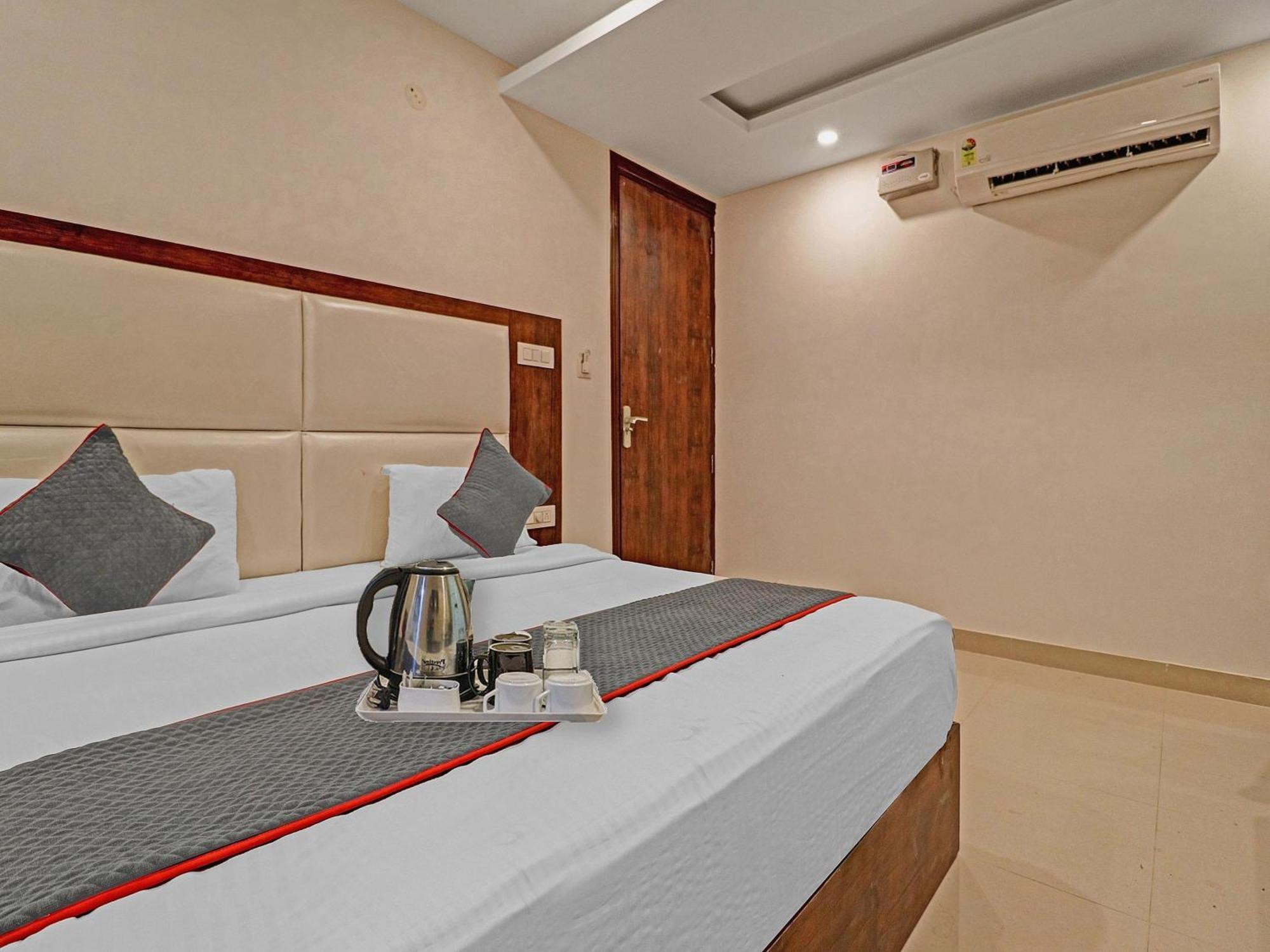 Townhouse Tark Inn New Delhi Exteriör bild