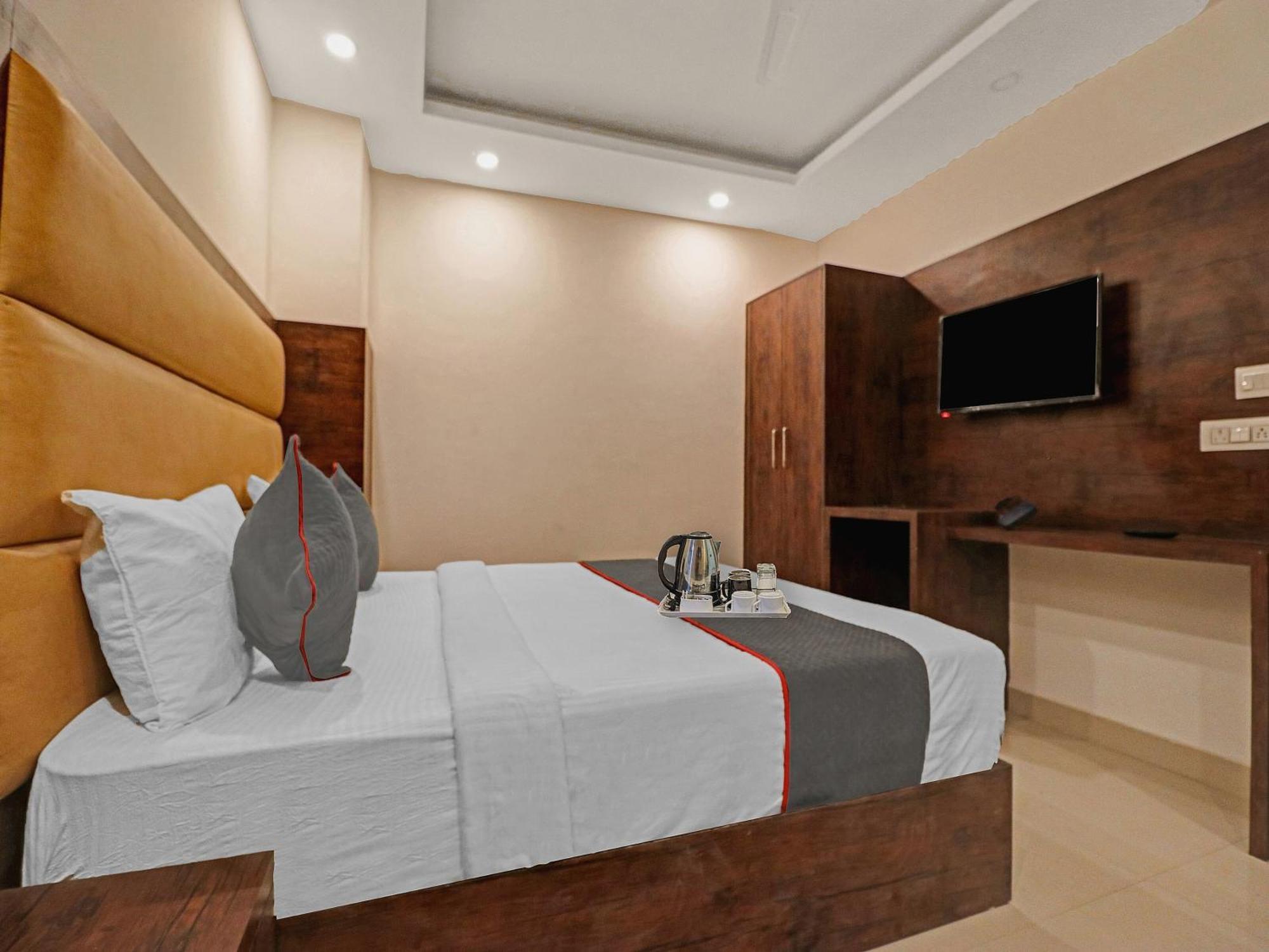 Townhouse Tark Inn New Delhi Exteriör bild