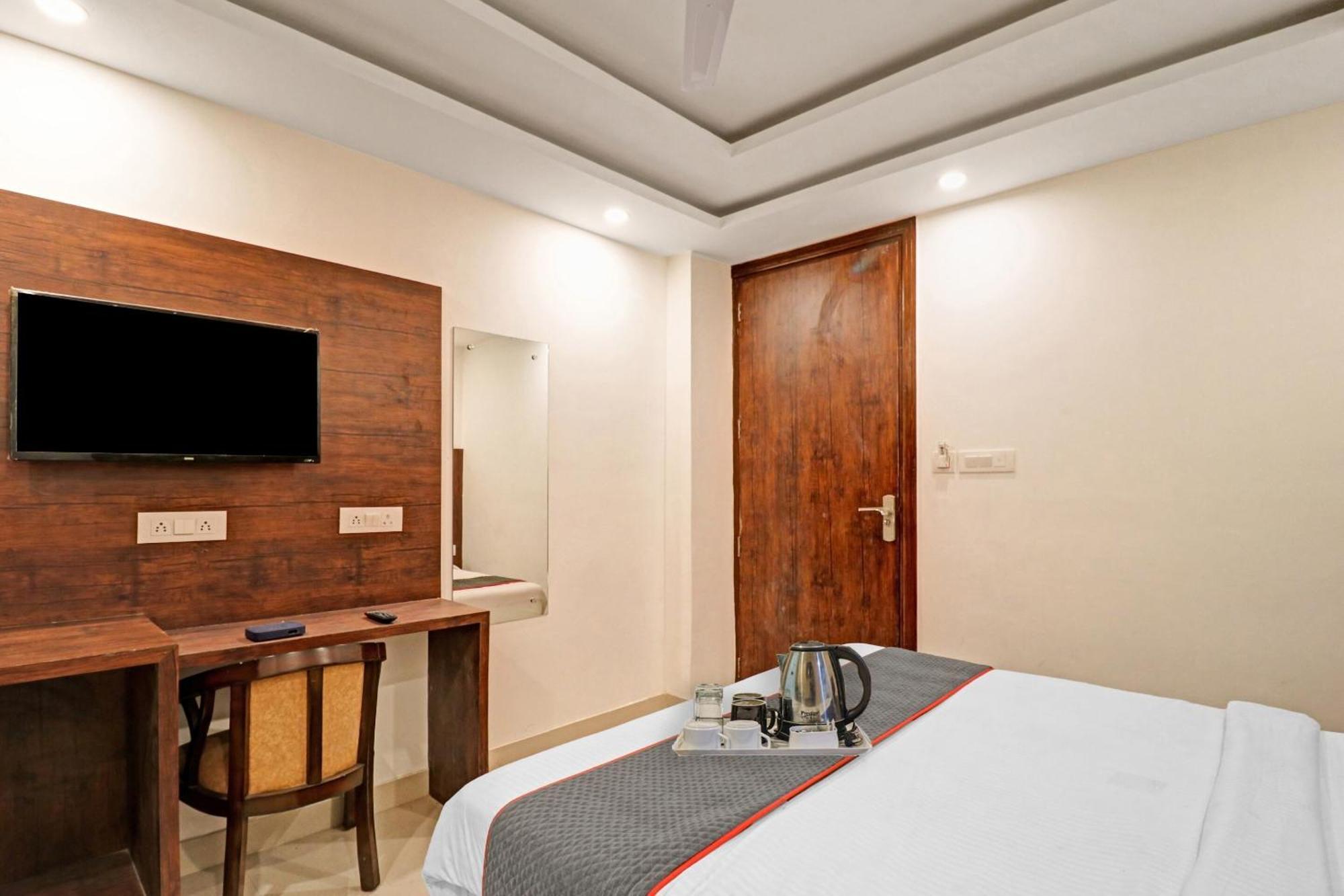 Townhouse Tark Inn New Delhi Exteriör bild