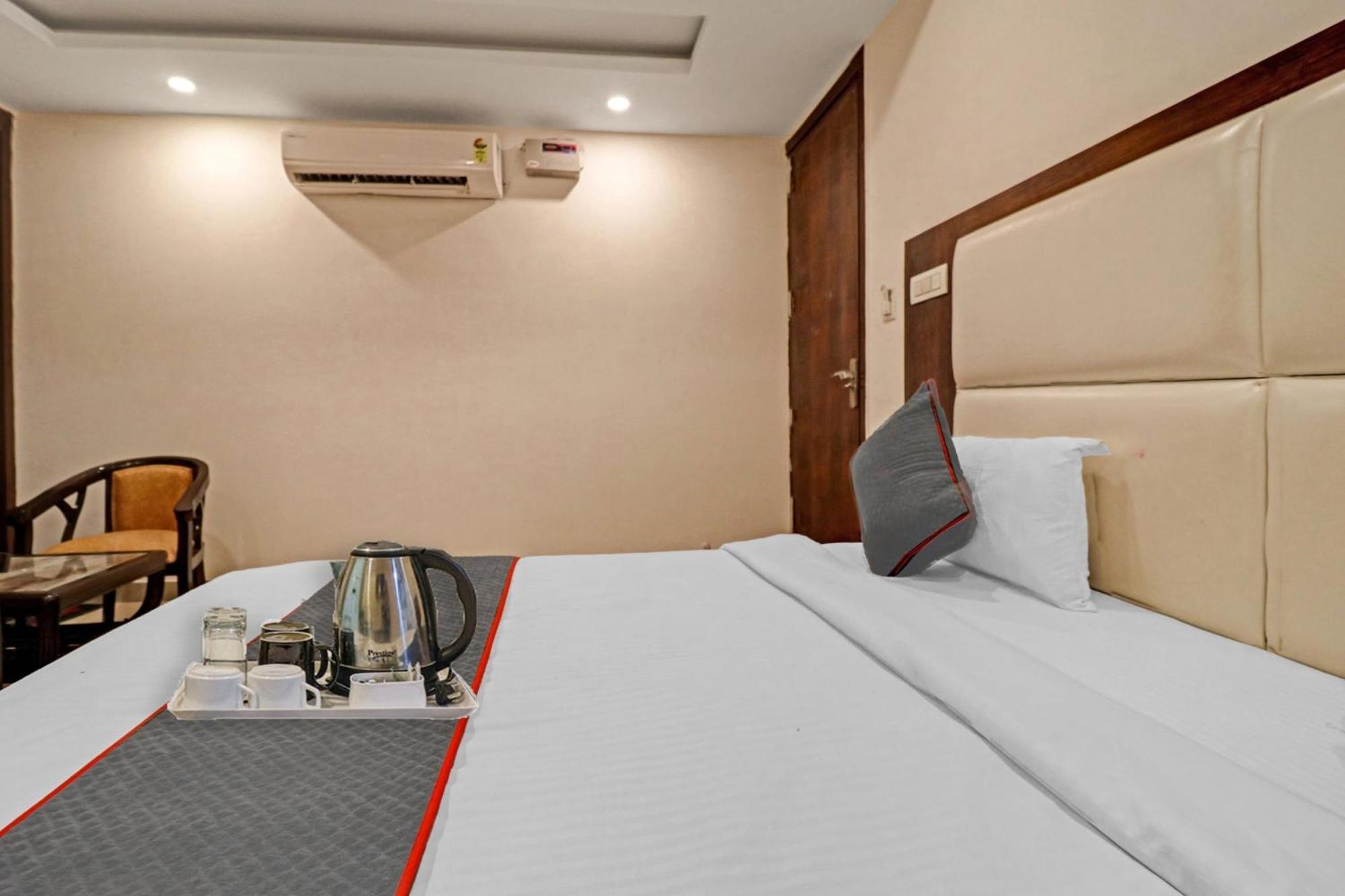 Townhouse Tark Inn New Delhi Exteriör bild