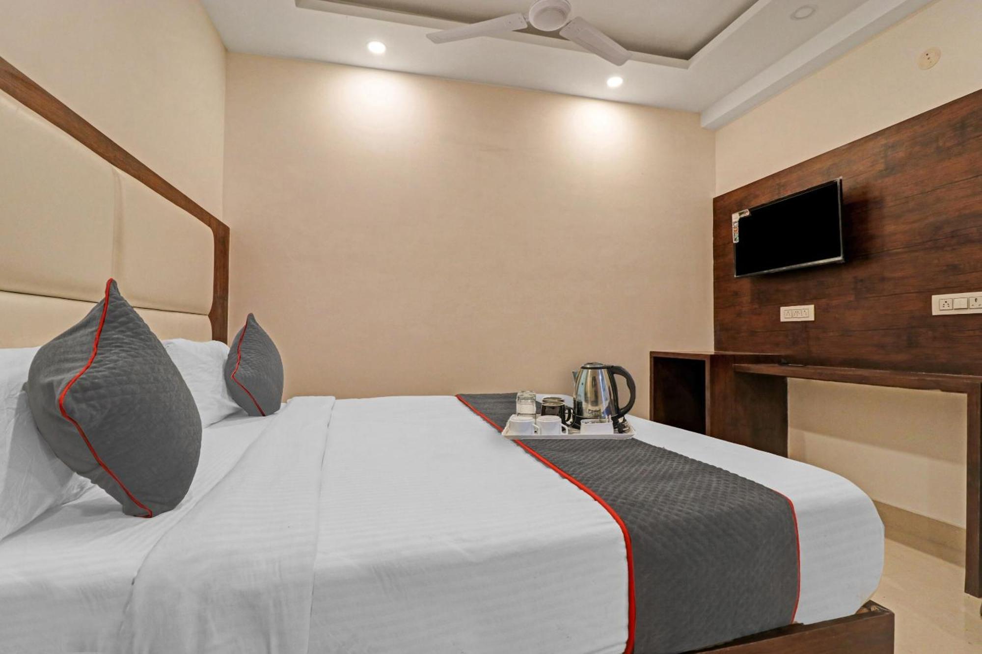 Townhouse Tark Inn New Delhi Exteriör bild