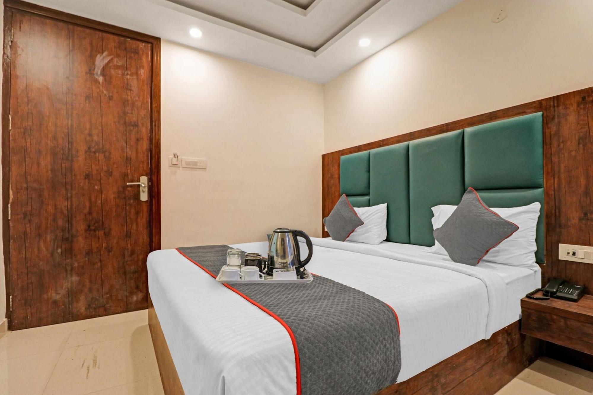 Townhouse Tark Inn New Delhi Exteriör bild